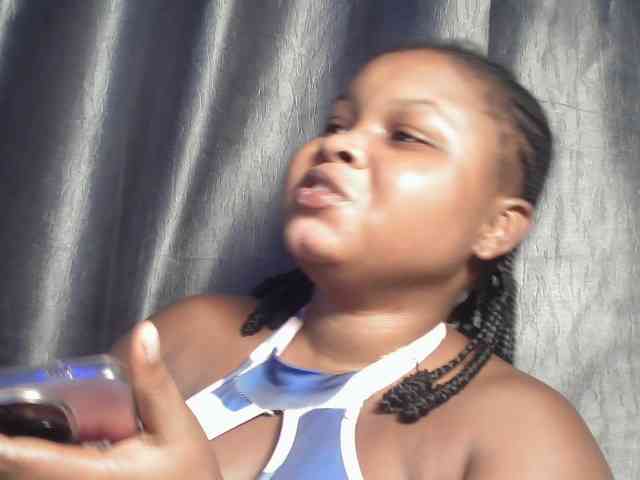 Creamyposh webcam