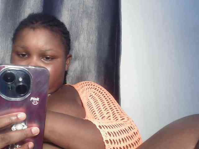 Creamyposh webcam