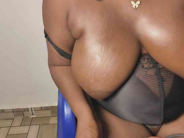 Creamyposh webcam