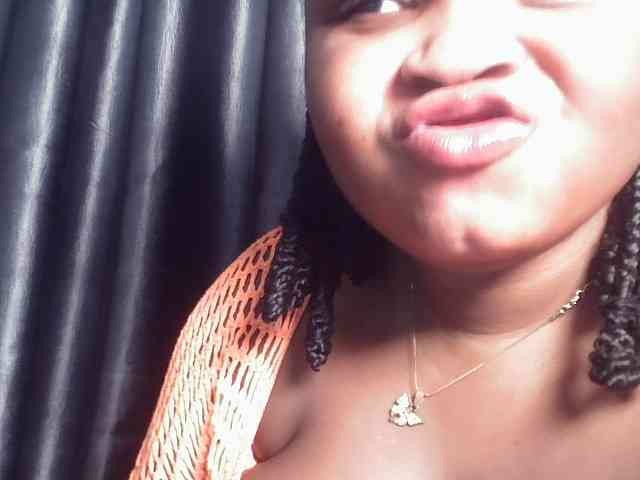 Creamyposh webcam