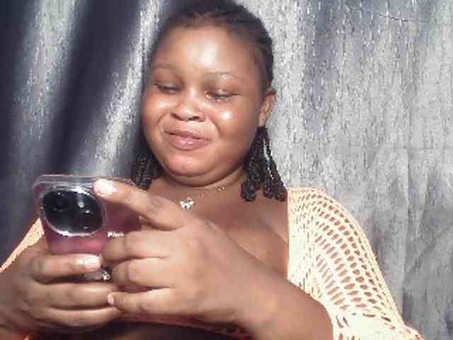 Creamyposh webcam