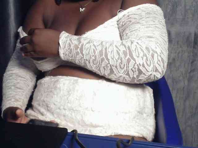 Creamyposh webcam
