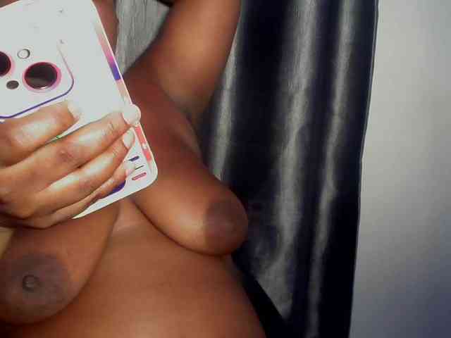 Creamyposh webcam