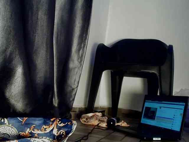 Creamyposh webcam
