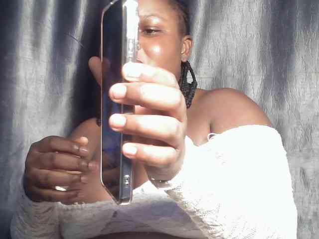 Creamyposh webcam