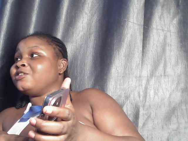 Creamyposh webcam