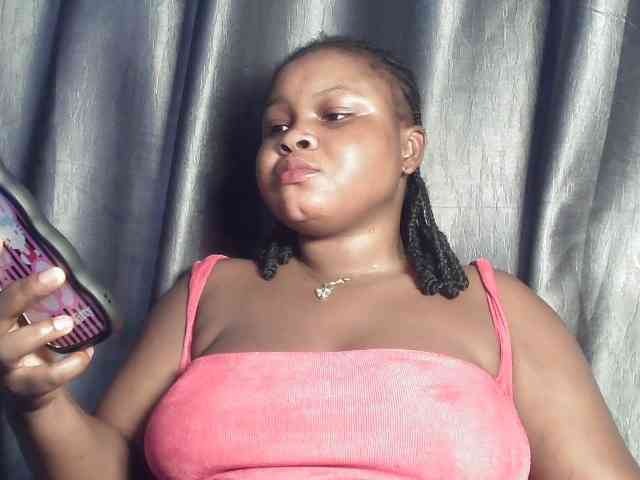 Creamyposh webcam