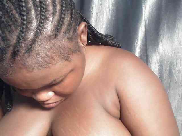 Creamyposh webcam