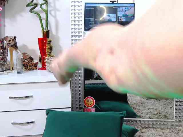 MiraPleasure_ webcam