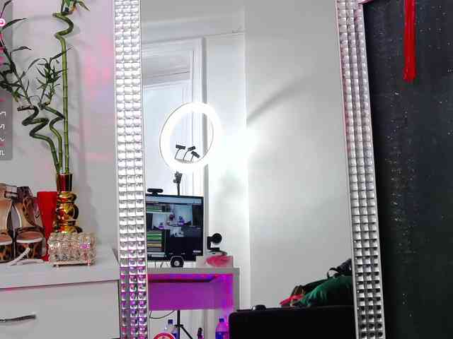 MiraPleasure_ webcam