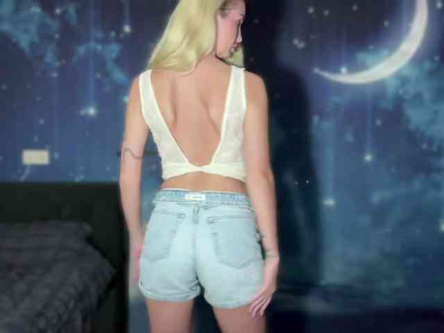 TrishaSurvis webcam