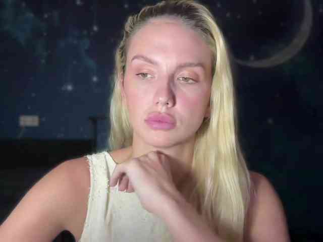 TrishaSurvis webcam