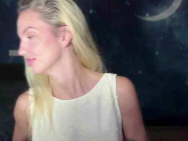 TrishaSurvis webcam