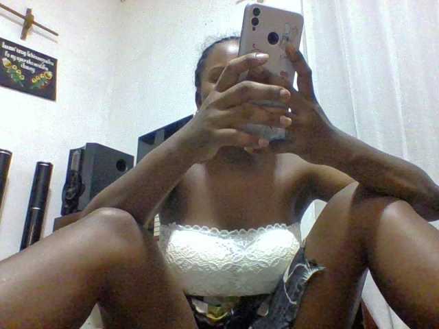 arline52 Live Webcam on BongaCams