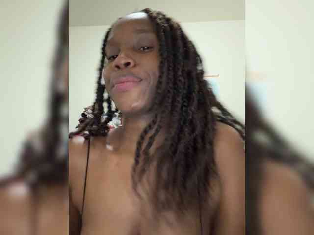 melylemiel Live Webcam on BongaCams