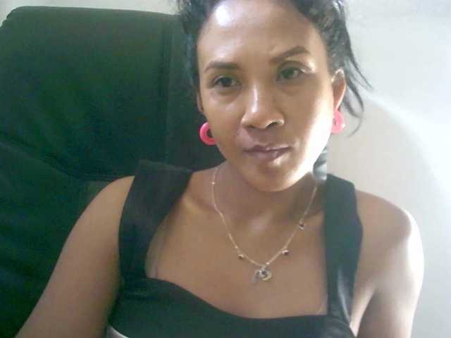 Xmillo's BongaCams show and profile