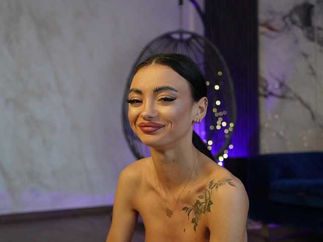 RachelRavee live cam profile