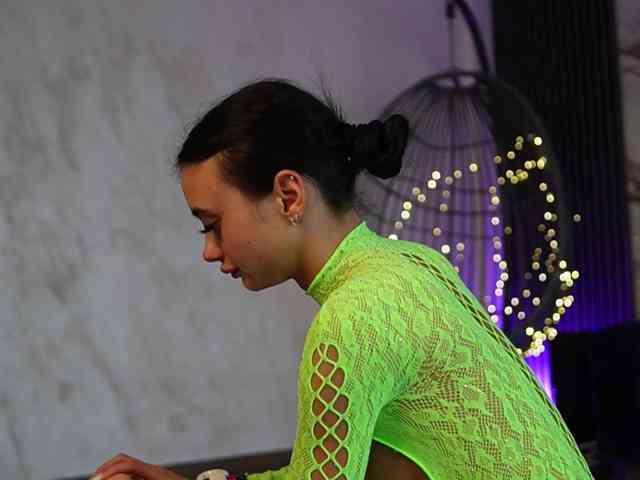 live chat online RachelRavee