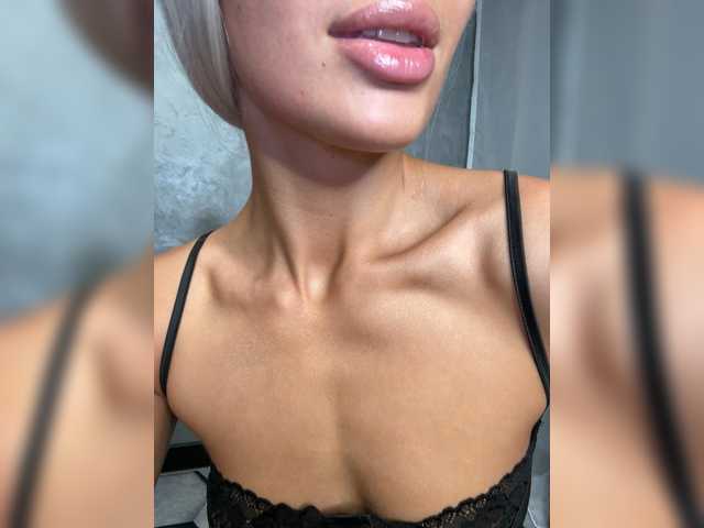 Viki-05's BongaCams show and profile