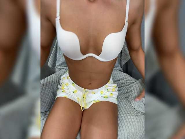 Viki-05's BongaCams show and profile