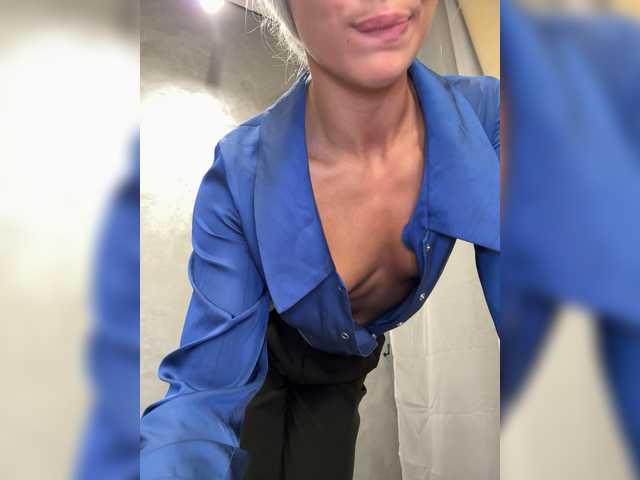 Viki-05's BongaCams show and profile