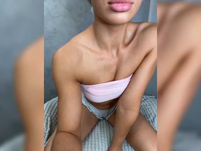 Viki-05's BongaCams show and profile