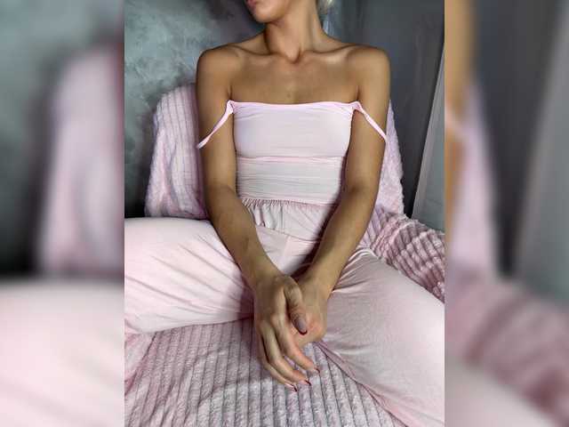 Viki-05's BongaCams show and profile