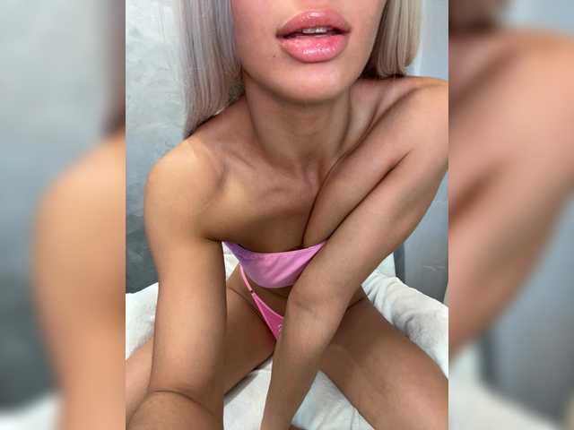 Viki-05's BongaCams show and profile