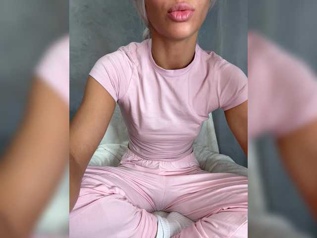 Viki-05's BongaCams show and profile