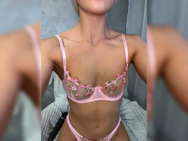 Viki-05's BongaCams show and profile