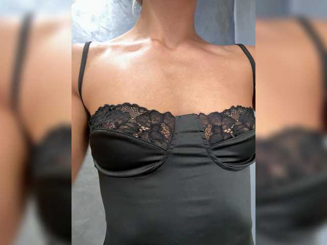 Viki-05's BongaCams show and profile