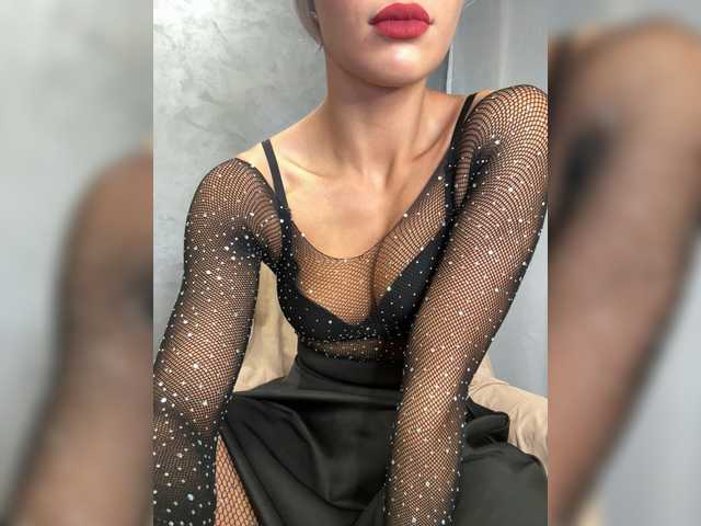 Viki-05's BongaCams show and profile