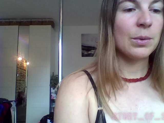 Sarahrose's BongaCams show and profile