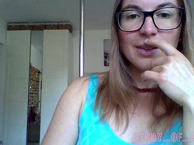 Sarahrose's BongaCams show and profile