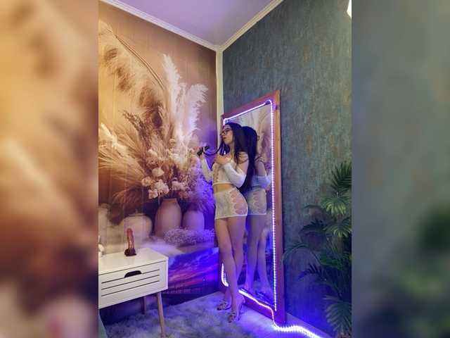 EmaMiller's BongaCams show and profile