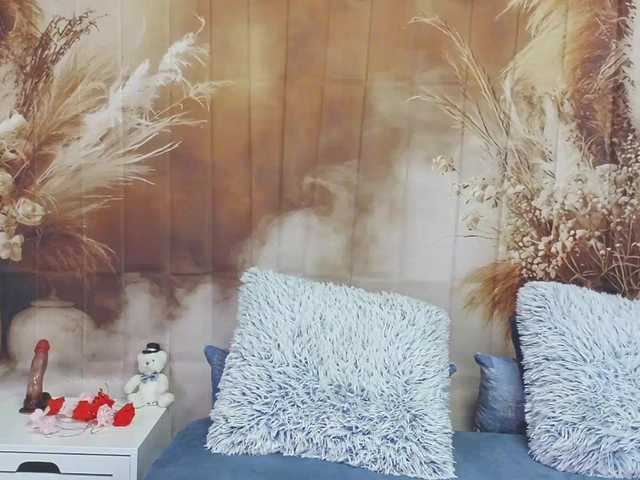 EmaMiller's BongaCams show and profile