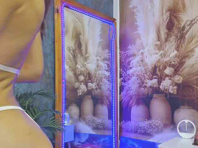EmaMiller webcam