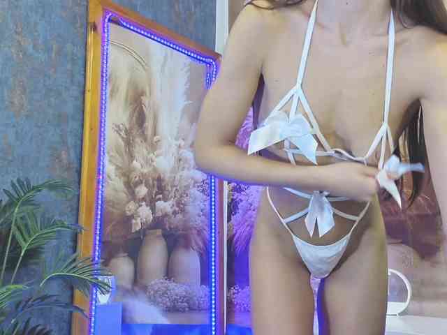EmaMiller webcam