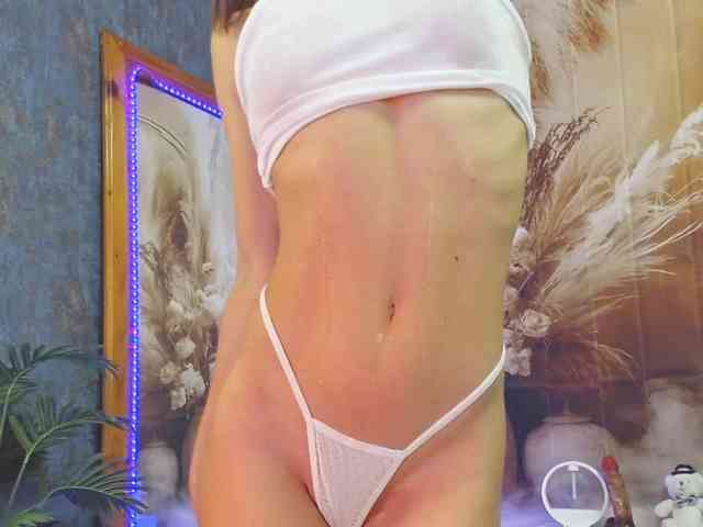 EmaMiller webcam
