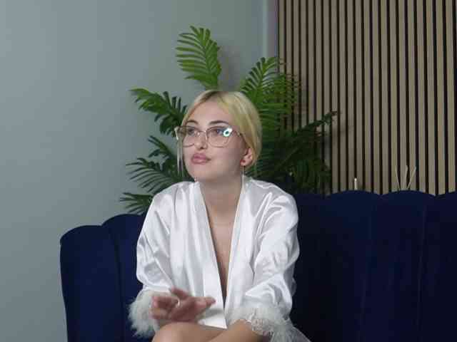 ZayaLune Live Webcam on BongaCams