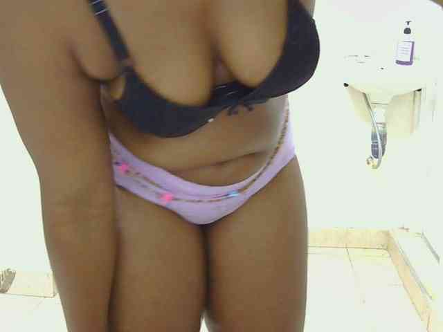 SweetLahika webcam