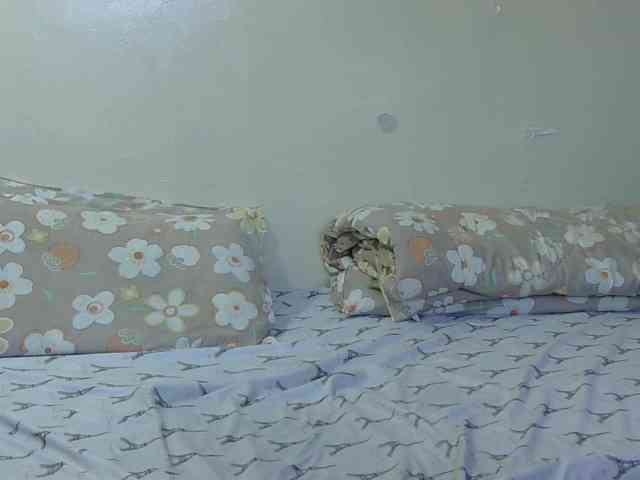 SweetLahika webcam