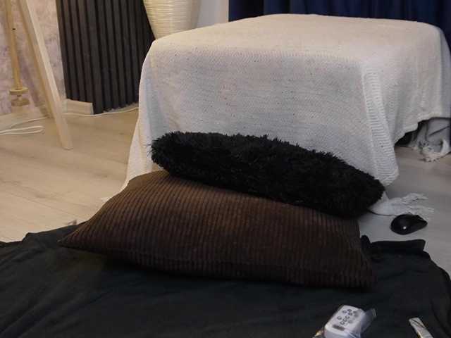 scarlet-eyes's BongaCams show and profile