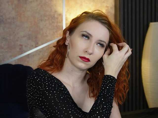 scarlet-eyes's BongaCams show and profile