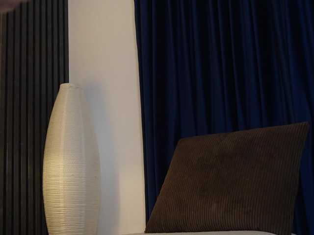 scarlet-eyes's BongaCams show and profile