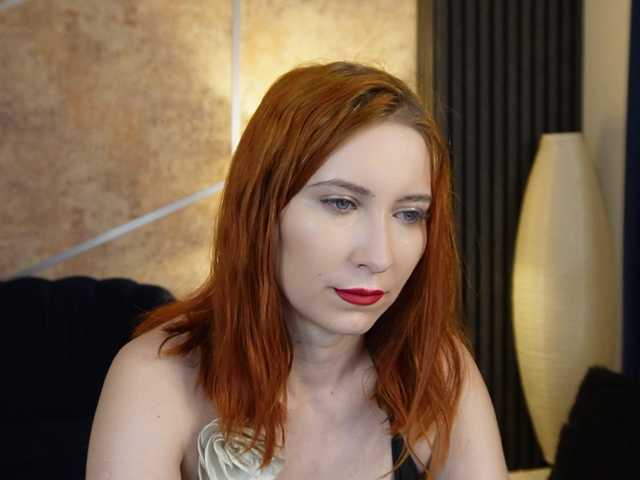 scarlet-eyes's BongaCams show and profile