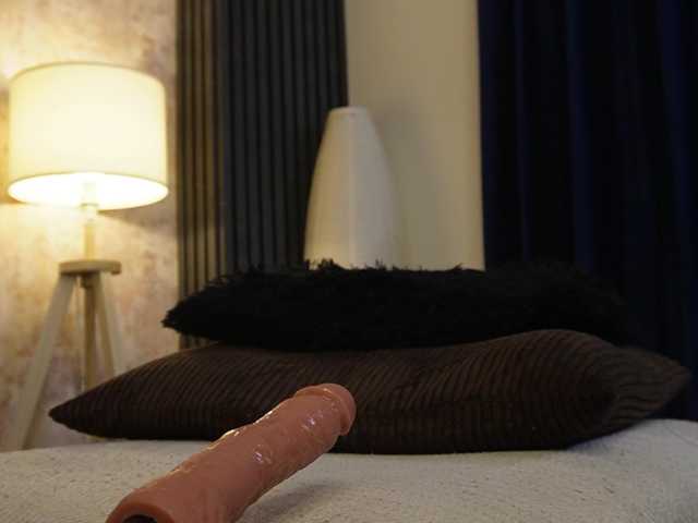 scarlet-eyes's BongaCams show and profile