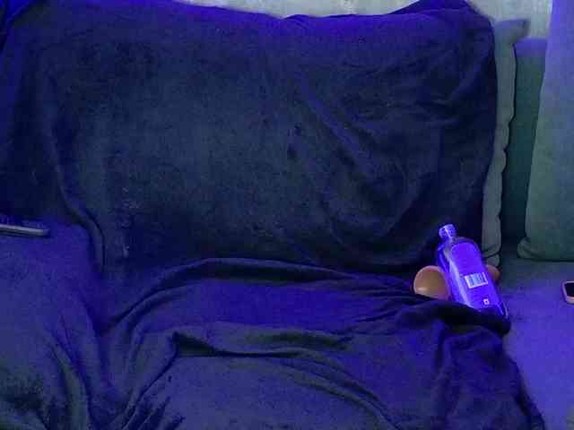 scarlet-eyes webcam