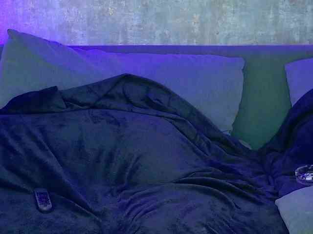 scarlet-eyes webcam