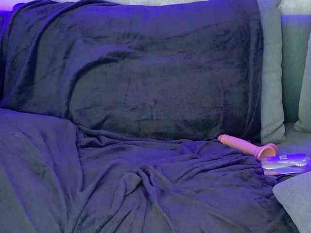 scarlet-eyes webcam